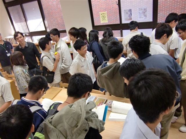 2011-11-22 古籍經典主題書展 (馬偕醫學院)(另開新視窗/jpg檔)圖片