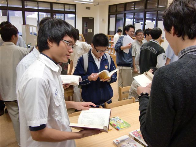 2011-11-22 古籍經典主題書展 (馬偕醫學院)(另開新視窗/jpg檔)圖片