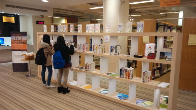 2014圖書館週海報 攝影與旅遊書展(另開新視窗/jpg檔)圖片