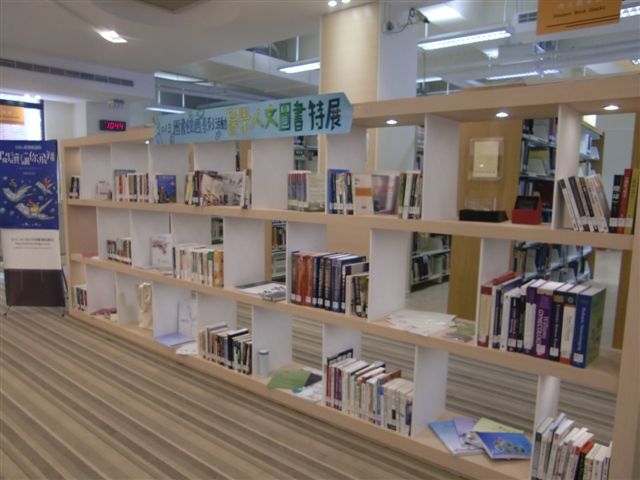 2013圖書館週頒獎 醫學人文書展(另開新視窗/jpg檔)圖片
