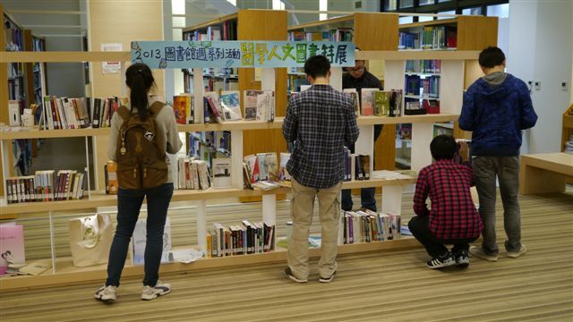 2013圖書館週頒獎 醫學人文書展(另開新視窗/jpg檔)圖片
