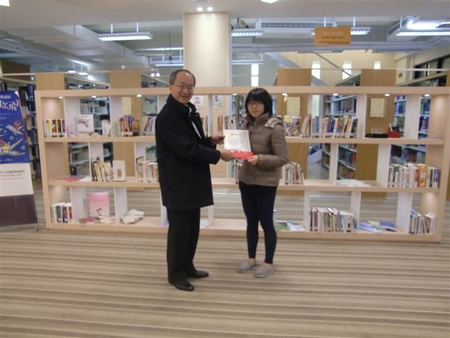 2013圖書館週頒獎(另開新視窗/jpg檔)圖片