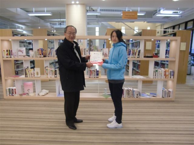 2013圖書館週頒獎(另開新視窗/jpg檔)圖片
