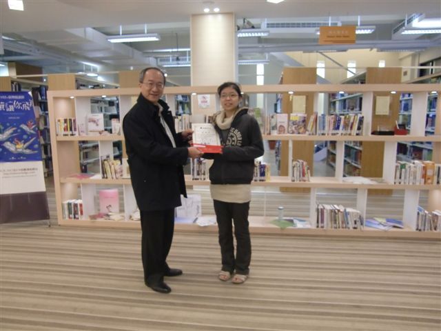 2013圖書館週頒獎(另開新視窗/jpg檔)圖片