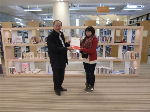 2013圖書館週頒獎(另開新視窗/jpg檔)圖片