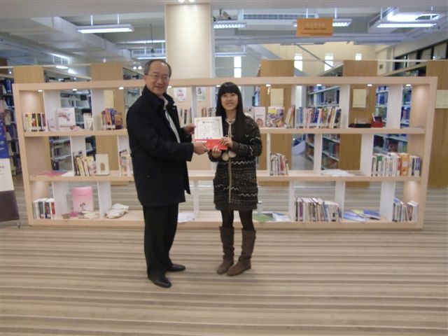 2013圖書館週頒獎(另開新視窗/jpg檔)圖片